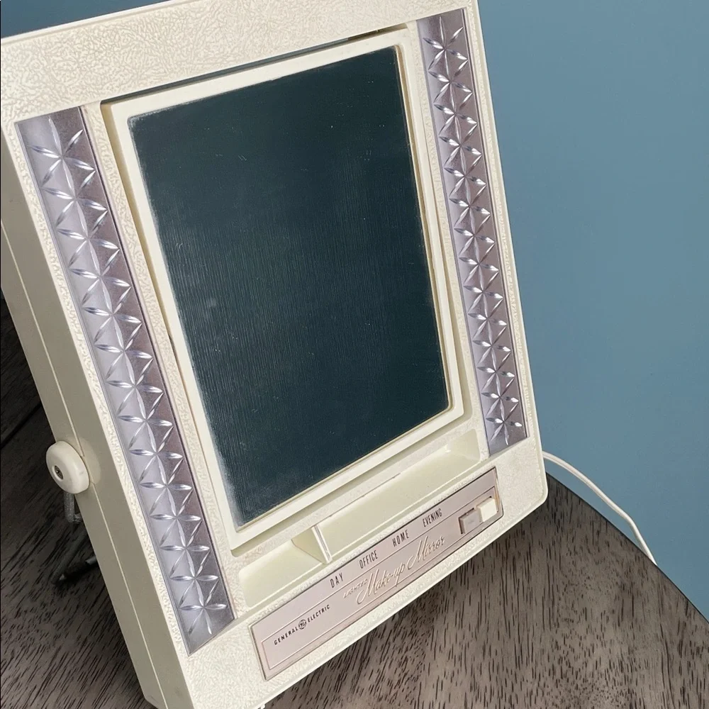 Vintage GE Lighted Make-up Mirror